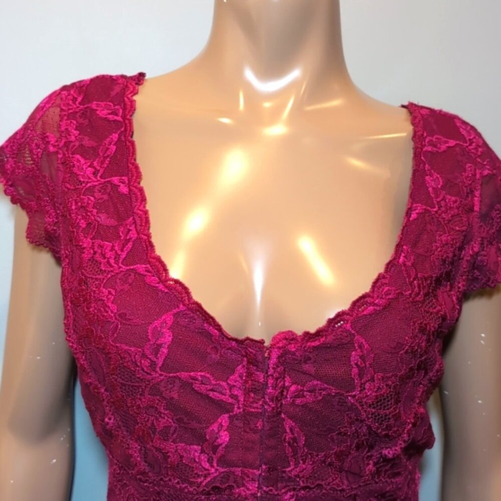 Le Chateau Fuchsia Lace Top - Picture 3 of 14